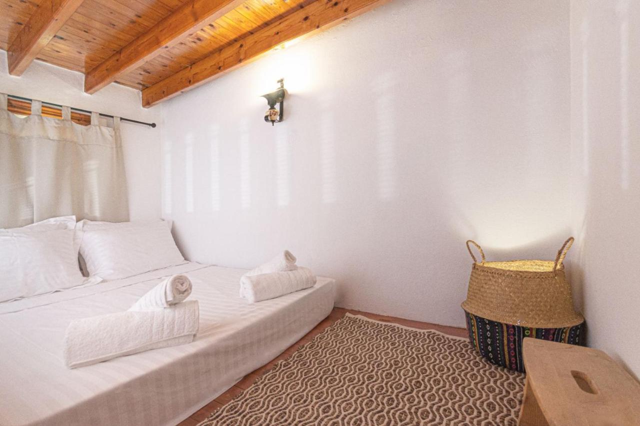 Red Soil Traditional Archangelos  Exterior foto
